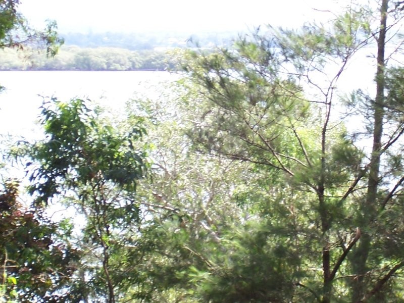 33 Coast Rd, Macleay Island QLD 4184
