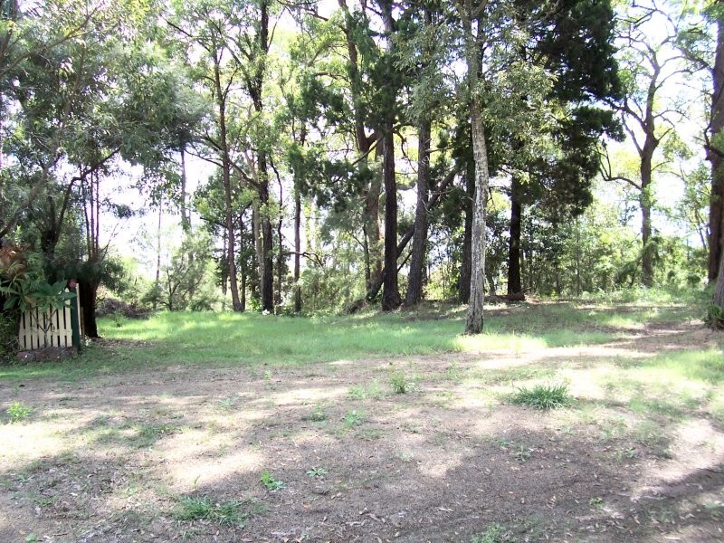 33 Coast Rd, Macleay Island QLD 4184