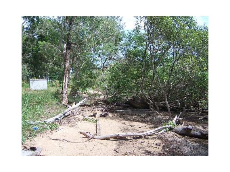 33 Coast Rd, Macleay Island QLD 4184