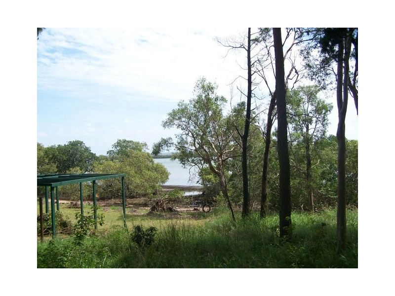 33 Coast Rd, Macleay Island QLD 4184