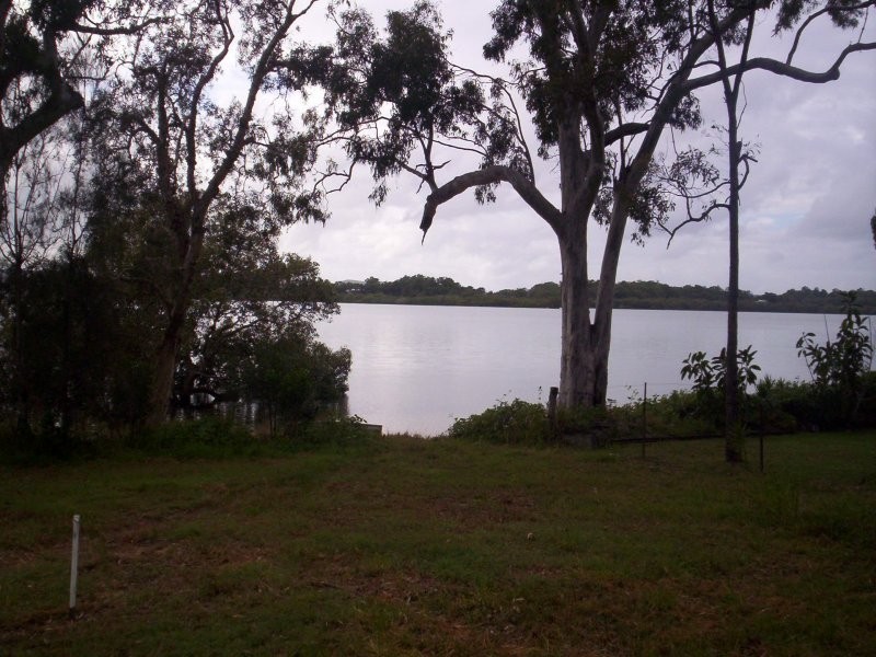16-18 Weeroona Avenue, Macleay Island QLD 4184