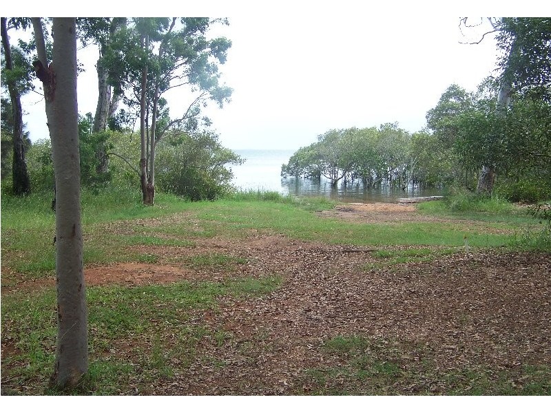 33 Blue Bay Crescent, Macleay Island QLD 4184