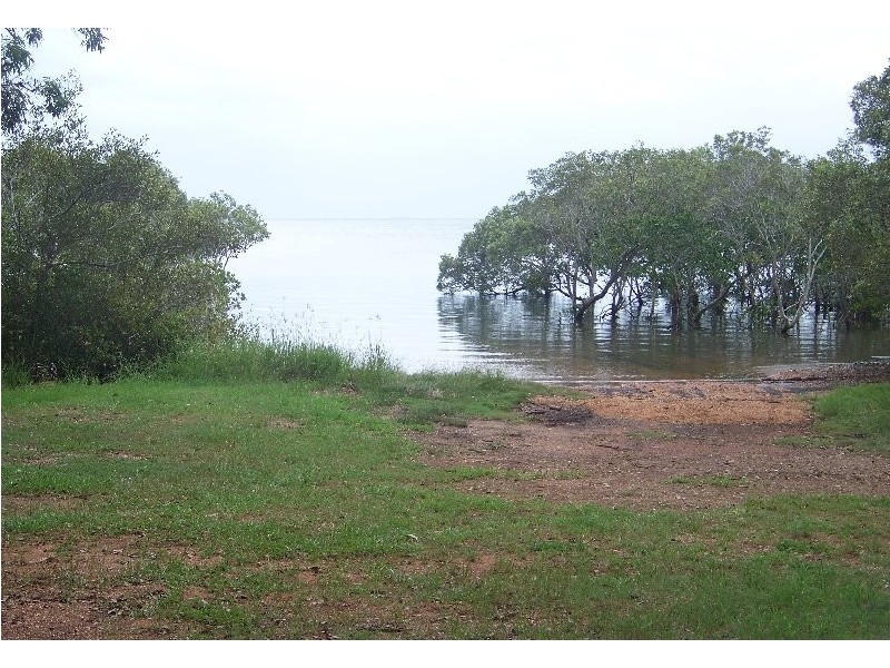 33 Blue Bay Crescent, Macleay Island QLD 4184