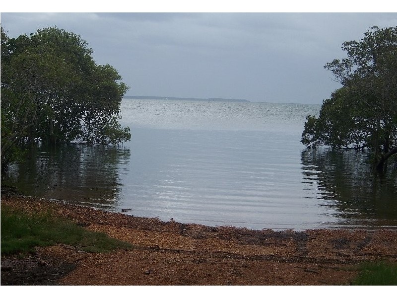 33 Blue Bay Crescent, Macleay Island QLD 4184