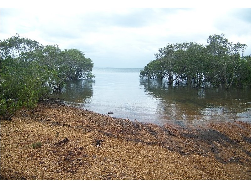 33 Blue Bay Crescent, Macleay Island QLD 4184