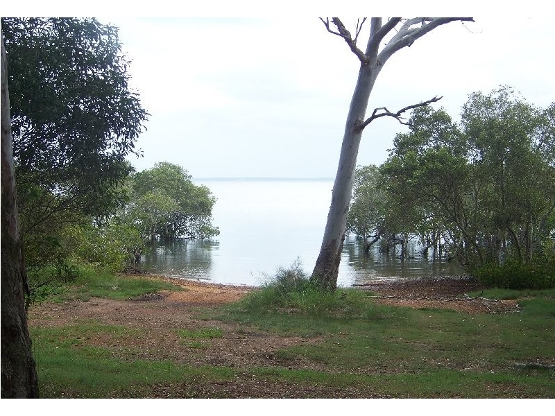 33 Blue Bay Crescent, Macleay Island QLD 4184