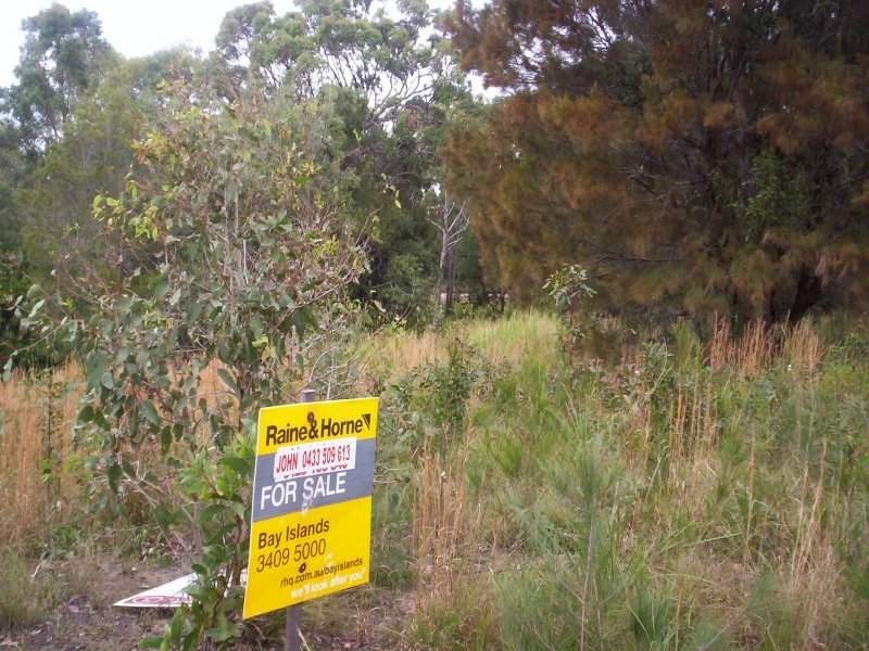 14 Glen Street, Macleay Island QLD 4184