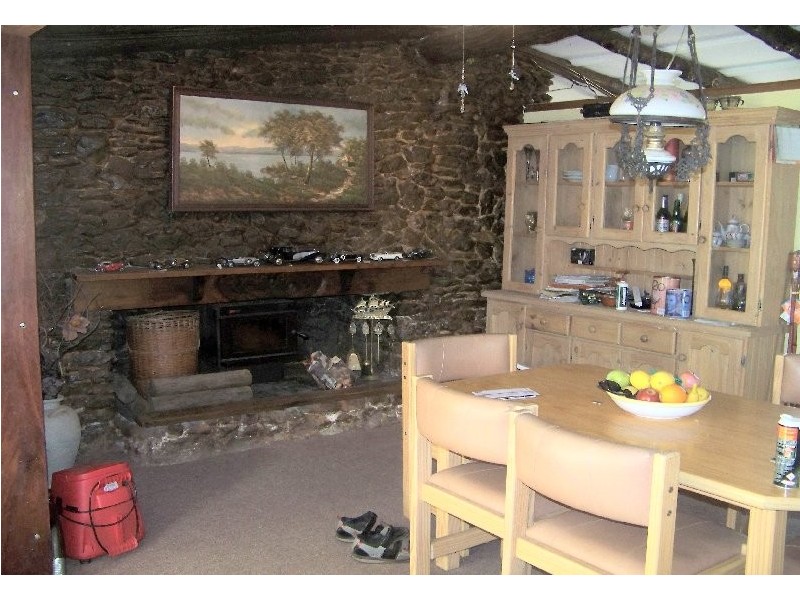 3 Marine St, Macleay Island QLD 4184