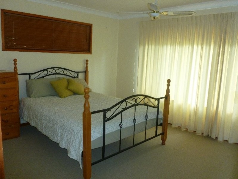 4 DOUBLE BAY STREET, Macleay Island QLD 4184