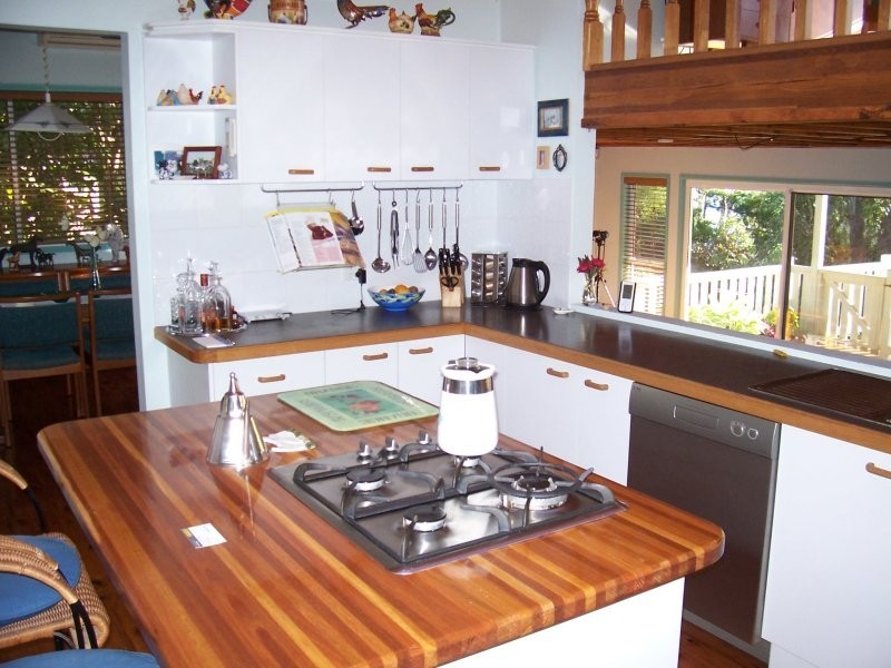 27 Cliff Terrace, Macleay Island QLD 4184