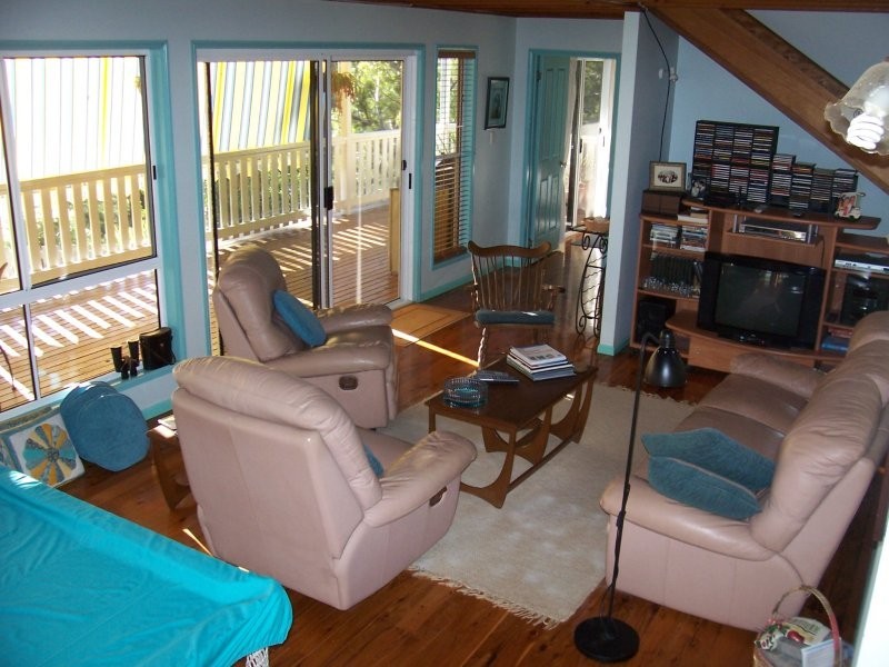 27 Cliff Terrace, Macleay Island QLD 4184