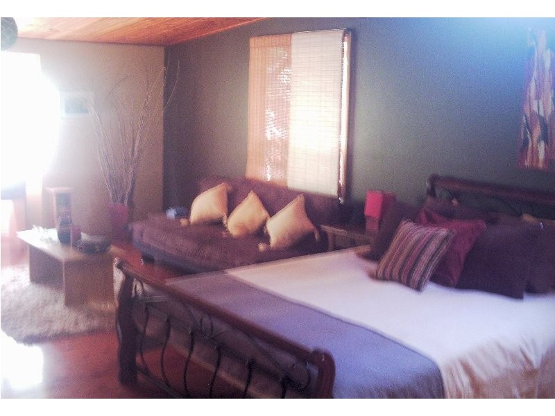 6-10 Con St, Macleay Island QLD 4184