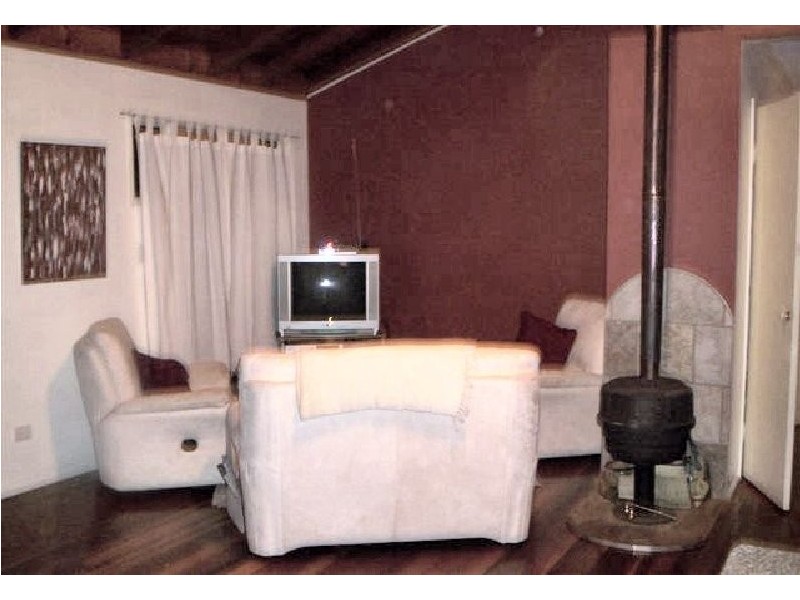 6-10 Con St, Macleay Island QLD 4184