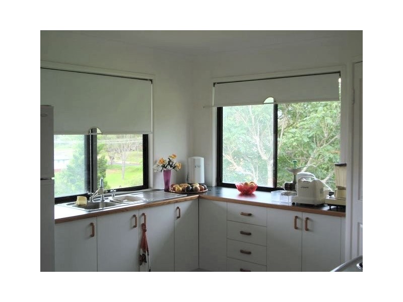 14 MELALUECA dr, Lamb Island QLD 4184