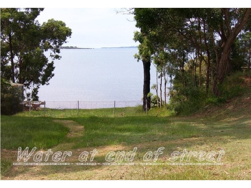 19 CURLEW STREET, Macleay Island QLD 4184