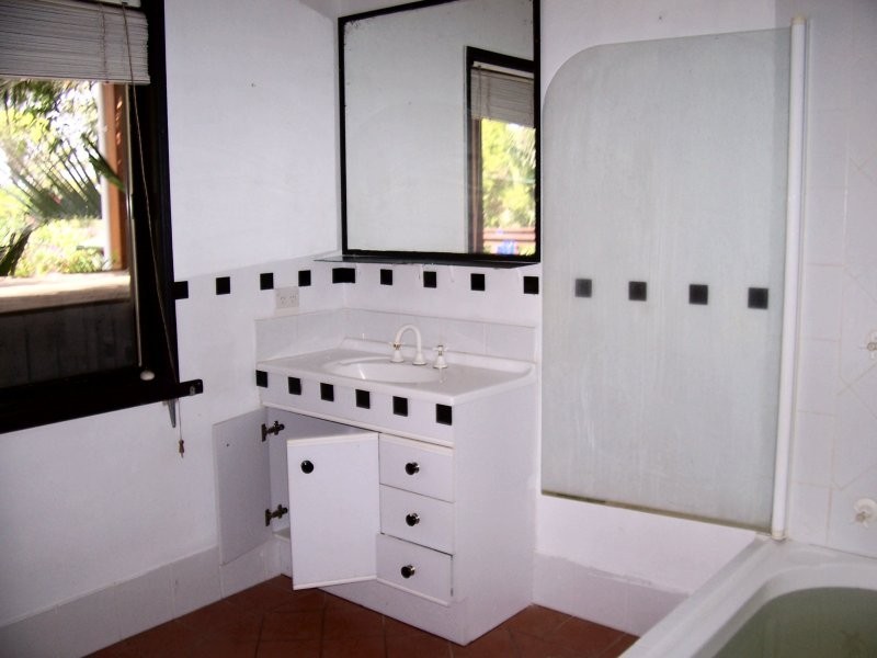 8 KEITH ST, Macleay Island QLD 4184