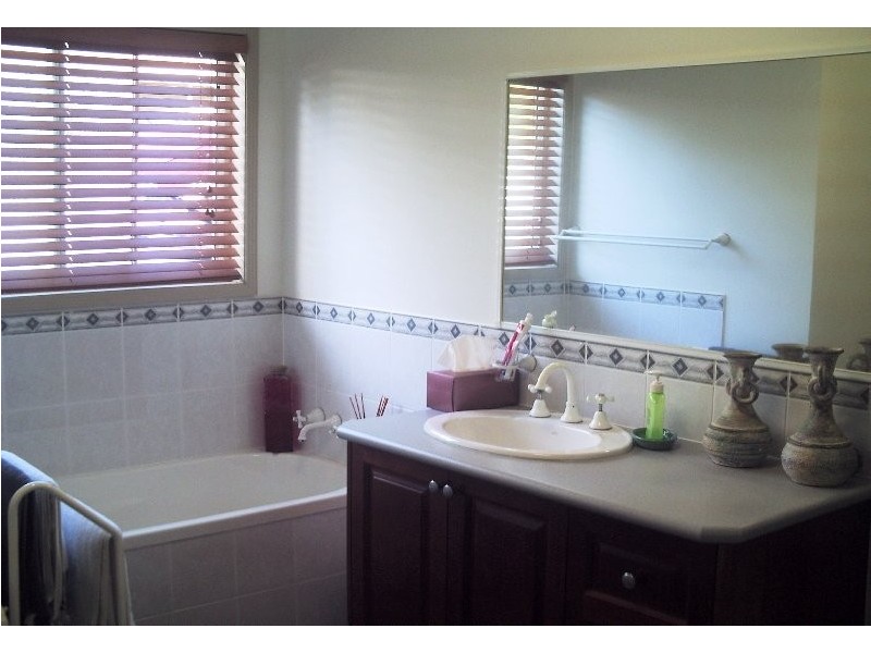 16 EASTBOURNE TERRACE, Macleay Island QLD 4184