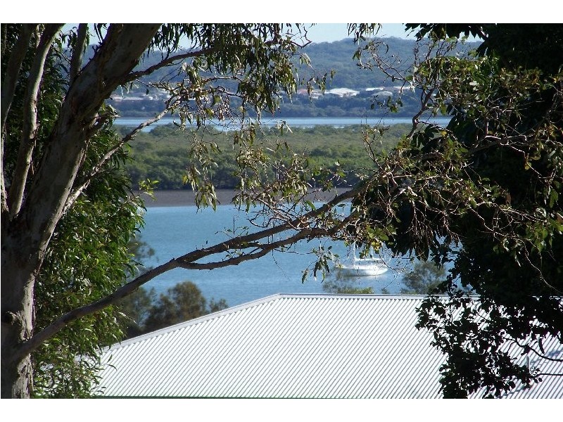 1 Heath Street, Macleay Island QLD 4184