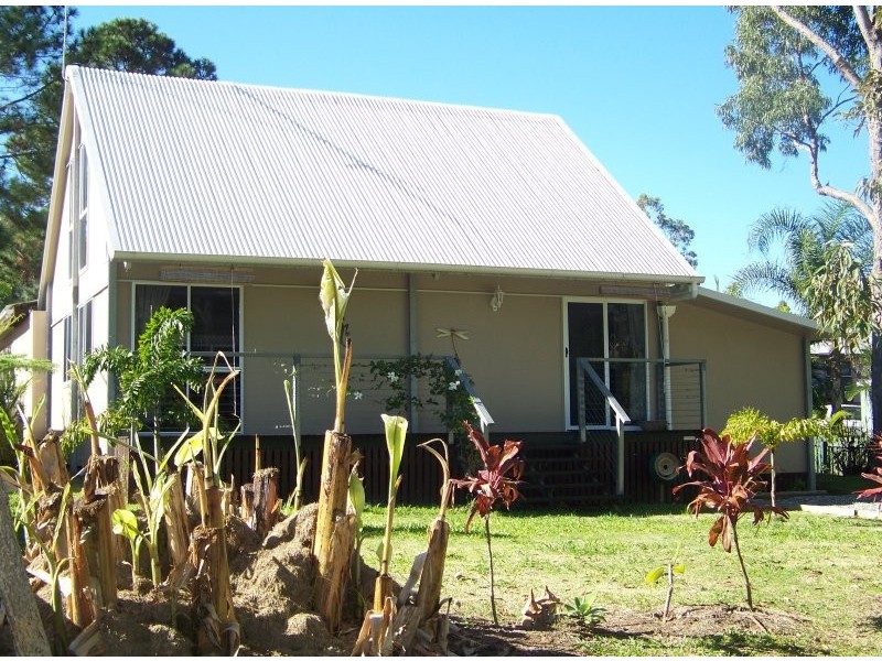 24 Rhodes St, Macleay Island QLD 4184