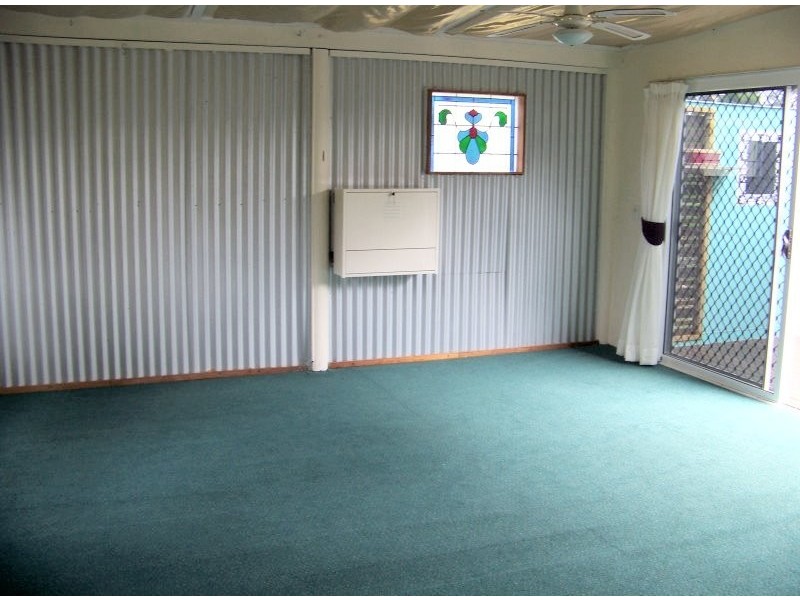 24 Rhodes St, Macleay Island QLD 4184