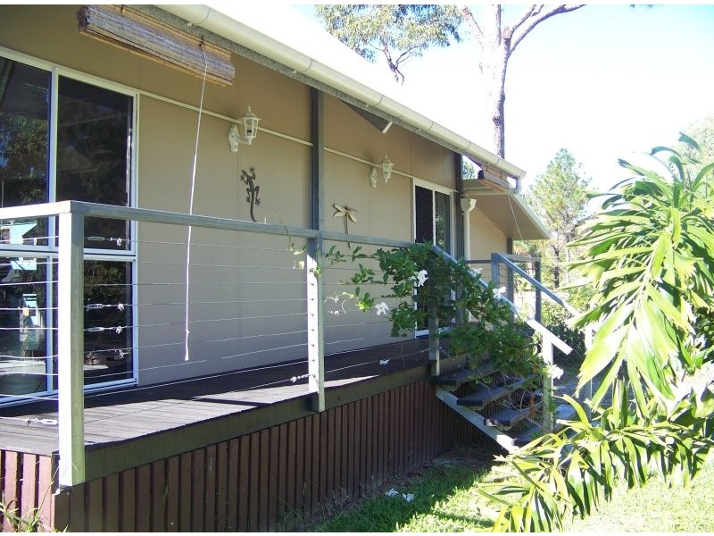 24 Rhodes St, Macleay Island QLD 4184
