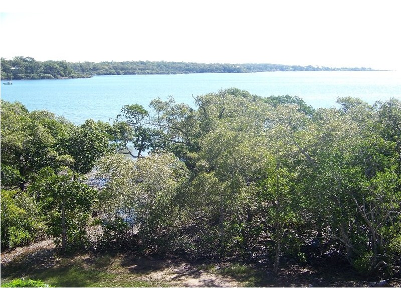 56 Timothy St, Macleay Island QLD 4184