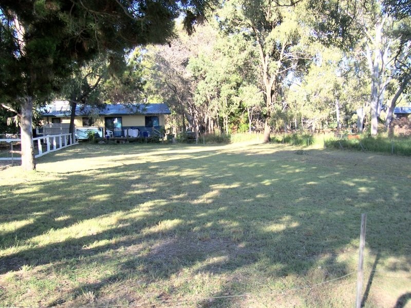 10 Kim Cres, Macleay Island QLD 4184