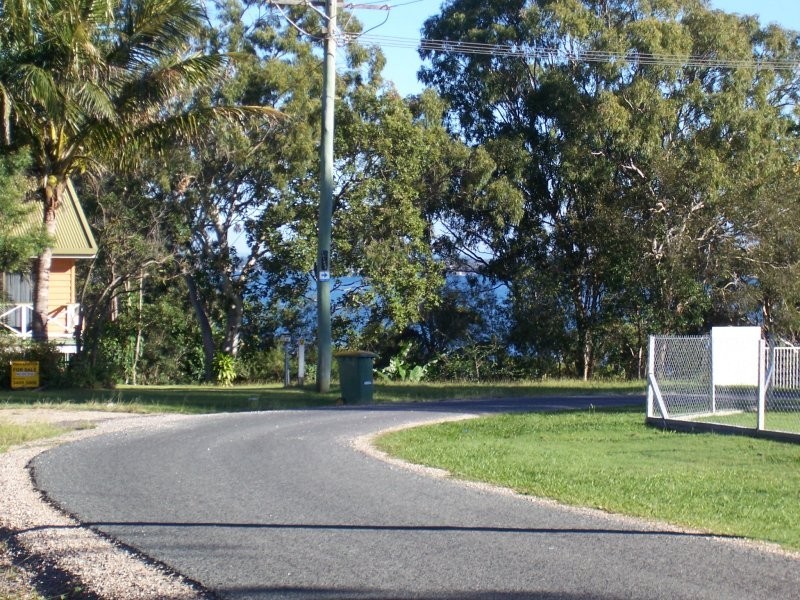 10 Kim Cres, Macleay Island QLD 4184