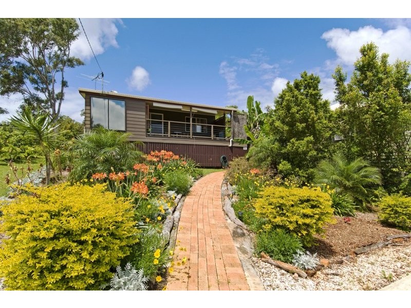 143 LUCAS DRIVE, Lamb Island QLD 4184
