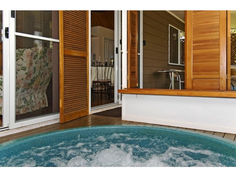 143 LUCAS DRIVE, Lamb Island QLD 4184