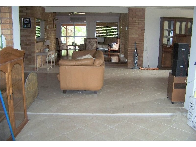 8 Squire Street, Macleay Island QLD 4184