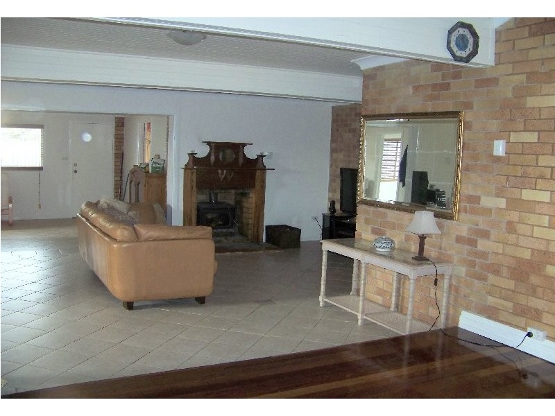 8 Squire Street, Macleay Island QLD 4184