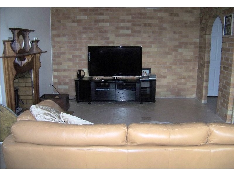 8 Squire Street, Macleay Island QLD 4184