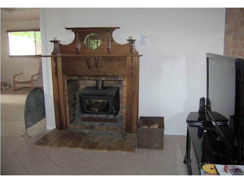 8 Squire Street, Macleay Island QLD 4184