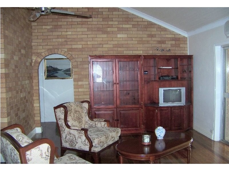 8 Squire Street, Macleay Island QLD 4184