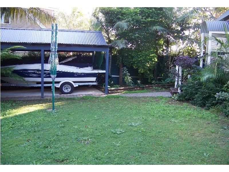 28 Blue Waters Crescent, Macleay Island QLD 4184