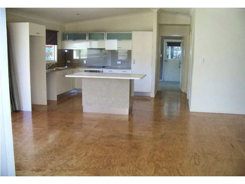 4 Hamilton Parade, Macleay Island QLD 4184