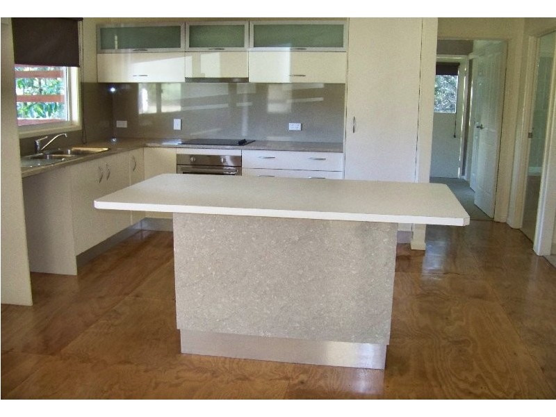 4 Hamilton Parade, Macleay Island QLD 4184