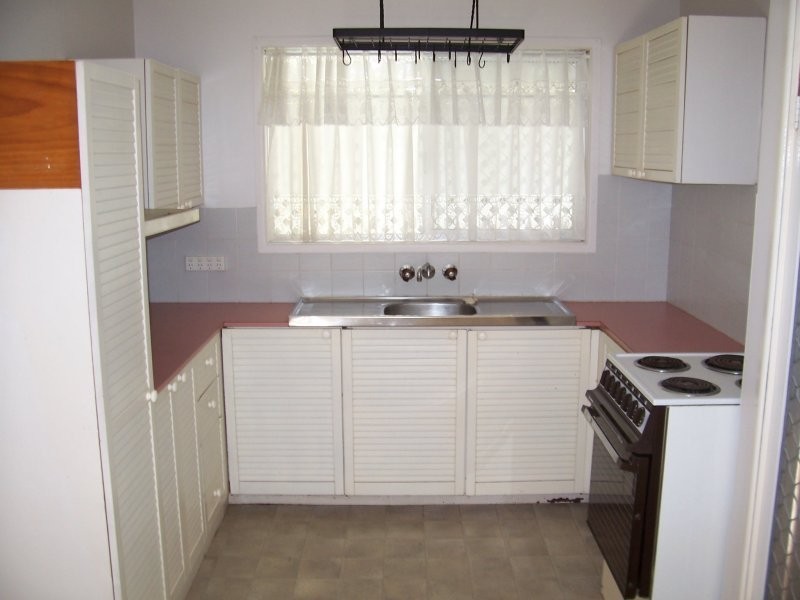 4 BROLGA ST, Macleay Island QLD 4184
