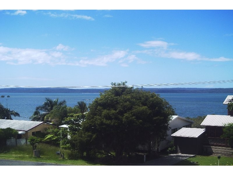 9 Koonwarra Parade, Macleay Island QLD 4184