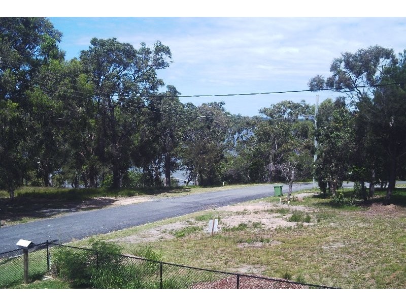 9 Koonwarra Parade, Macleay Island QLD 4184