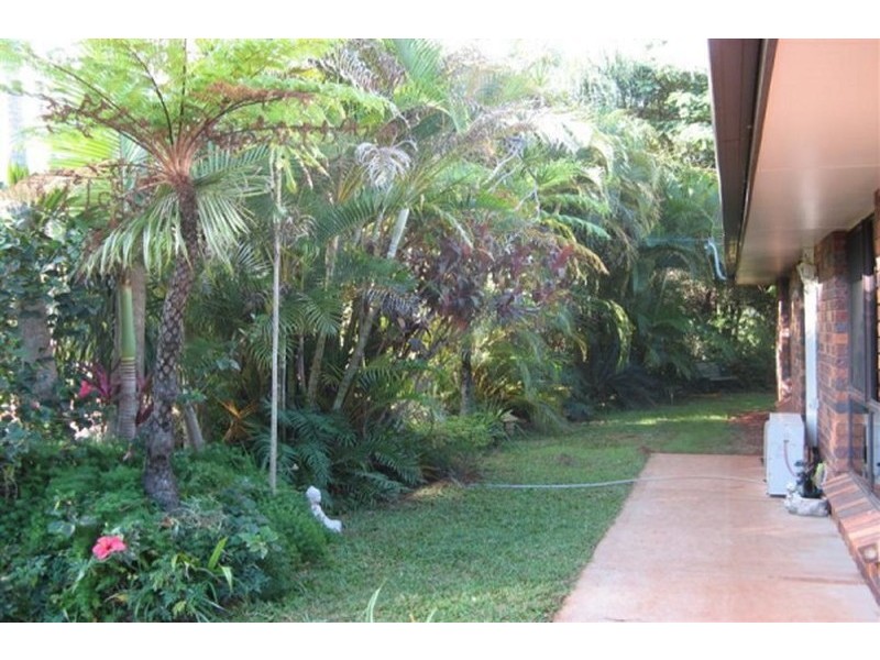 2 MICHAEL AV, Lamb Island QLD 4184