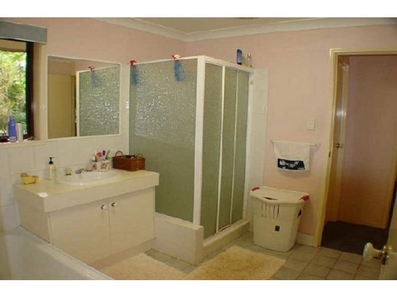 2 MICHAEL AV, Lamb Island QLD 4184