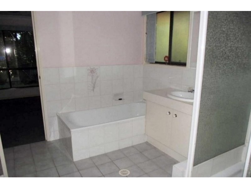 2 MICHAEL AV, Lamb Island QLD 4184