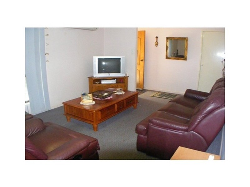 2 MICHAEL AV, Lamb Island QLD 4184