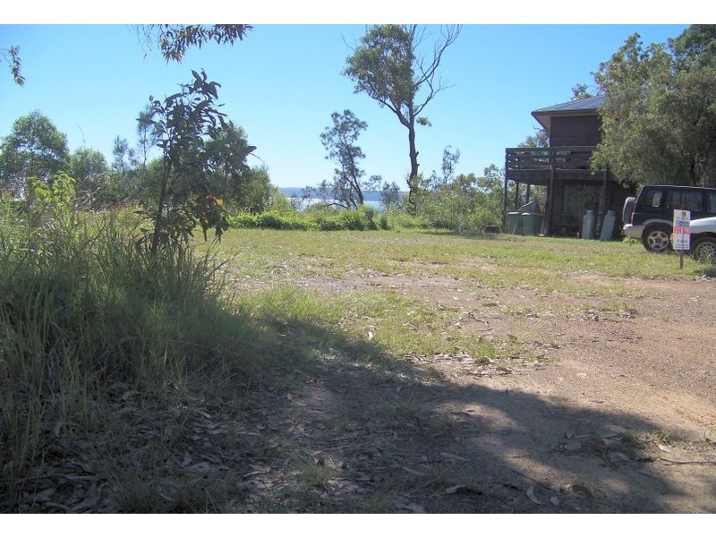 5 Beelong St, Macleay Island QLD 4184