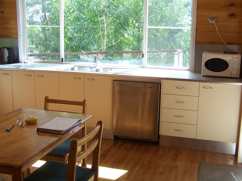 28 Blue Bay Crescent, Macleay Island QLD 4184