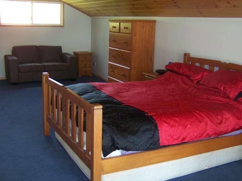 28 Blue Bay Crescent, Macleay Island QLD 4184