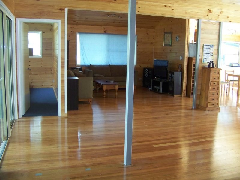 28 Blue Bay Crescent, Macleay Island QLD 4184