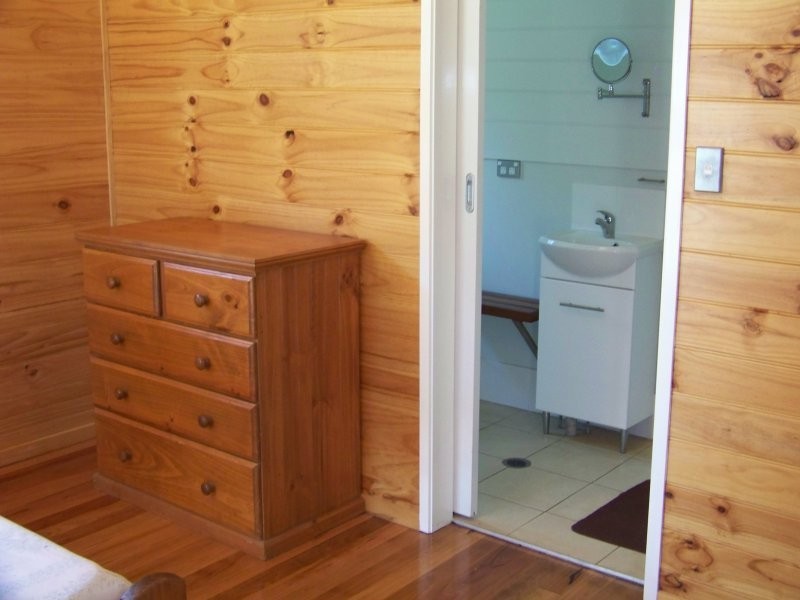 28 Blue Bay Crescent, Macleay Island QLD 4184